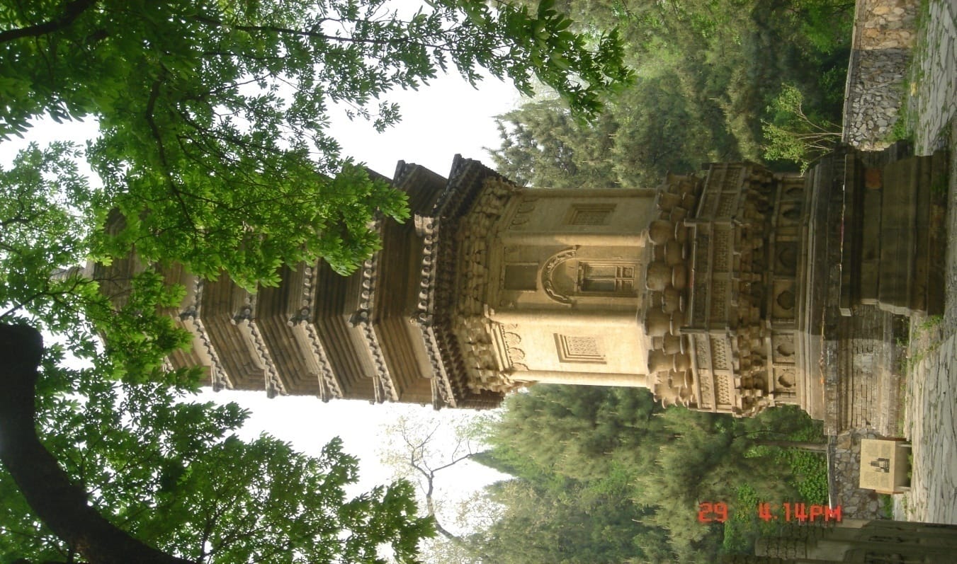 C:\Users\Suvdsuren\Desktop\28.4.2008 Khubilai khani gunjiin sum\DSC05570.JPG