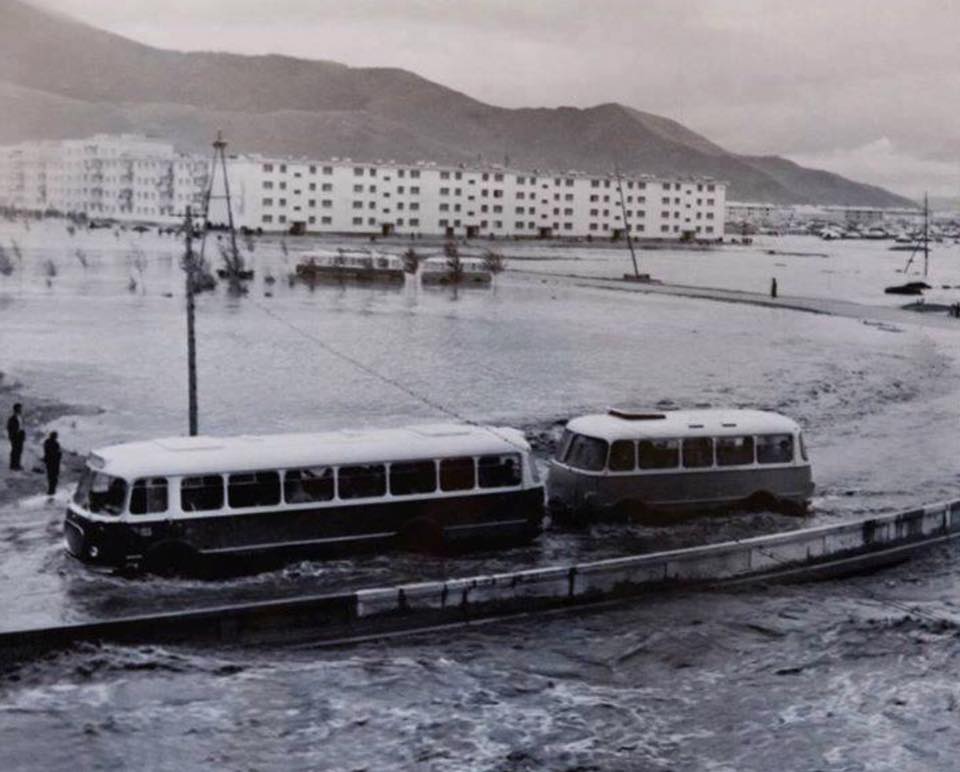 1966 оны үер: Сэргийлэгч нар үертэй тулсан нь