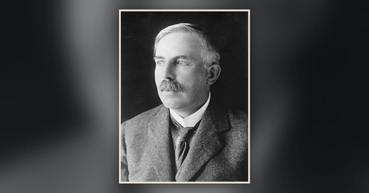Эрдэмтэн багшаараа тохуу хийсэн оюутан